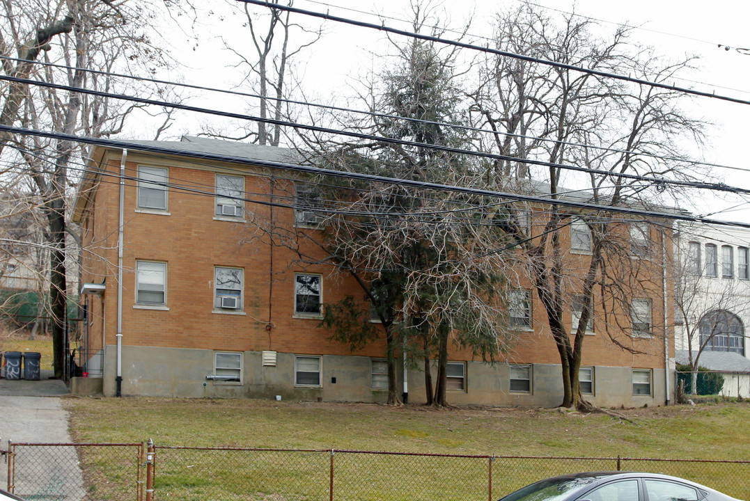 236 Warburton Ave in Yonkers, NY - Building Photo