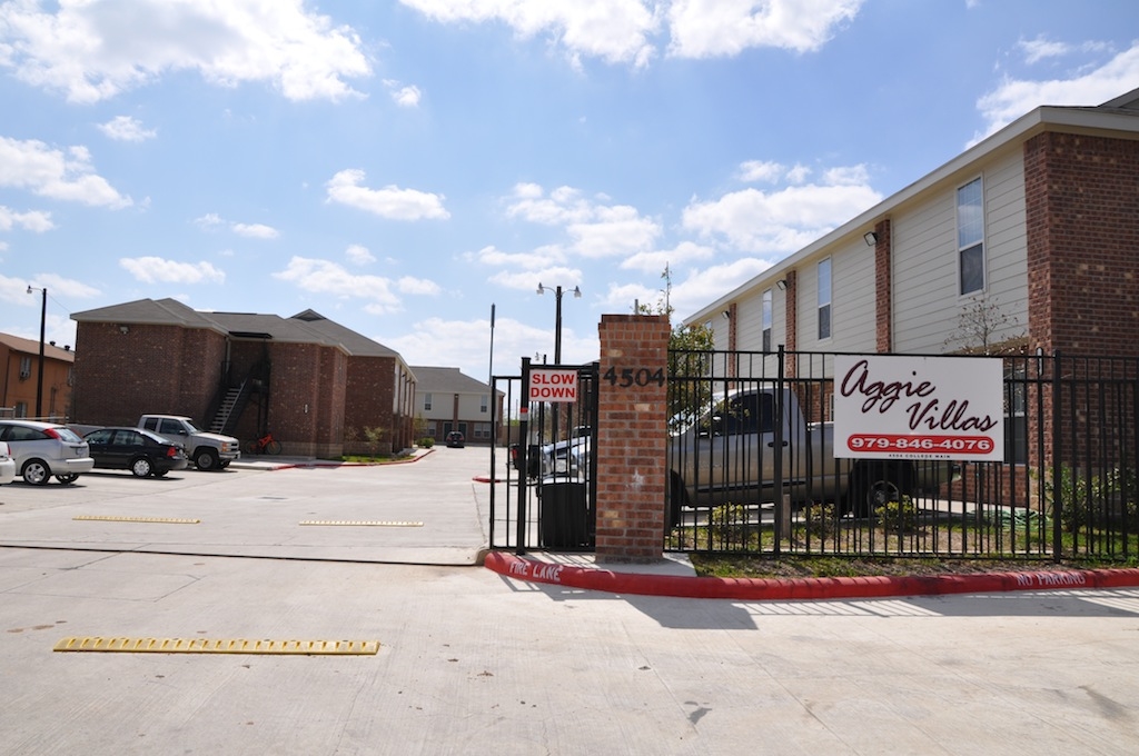 Aggie Villas in Bryan, TX - Foto de edificio