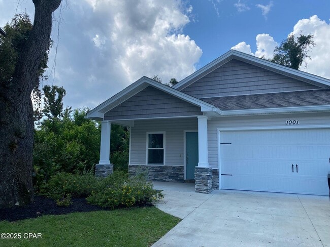 1001 Clay Ave