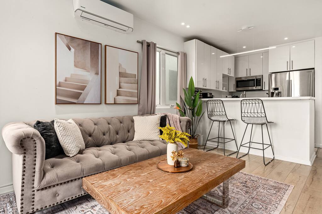 2207 Ocean Front Walk, Unit 4 in Venice, CA - Building Photo