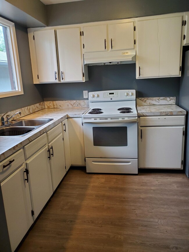812 Irwin St in Prince George, BC - Building Photo - Building Photo