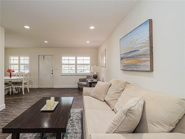 76 Royal Oak Dr in Vero Beach, FL - Foto de edificio - Building Photo