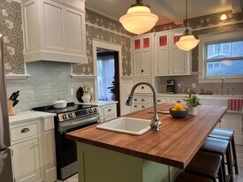 320 E 8th St in The Dalles, OR - Building Photo