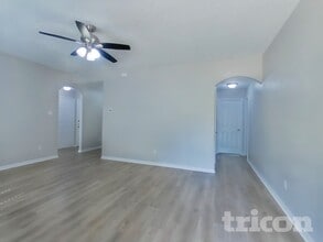224 Kellyn Ct in Conroe, TX - Foto de edificio - Building Photo