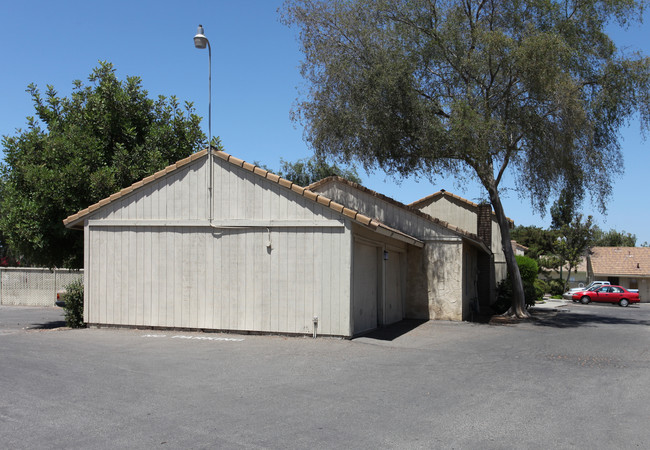 Lacey West in Hanford, CA - Foto de edificio - Building Photo