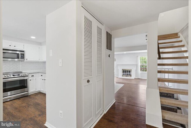 1490 Autumn Ridge Cir in Reston, VA - Building Photo - Building Photo