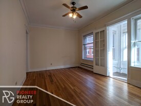 4427 N Wolcott Ave, Unit B2 Apartments