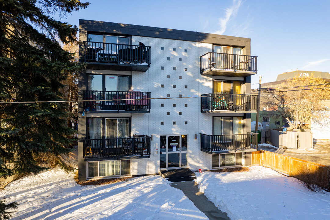 1711 12th St SW in Calgary, AB - Building Photo