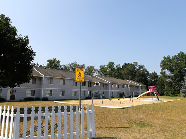 Majestic Pines in Baldwin, MI - Building Photo - Building Photo