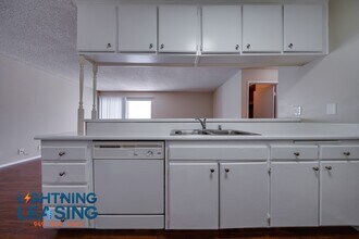 10252 Commerce St in Tujunga, CA - Building Photo - Building Photo