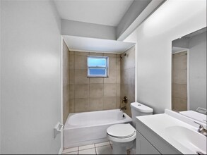 831 Haulover Dr in Altamonte Springs, FL - Foto de edificio - Building Photo