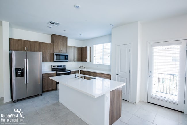 5765 CRENELLATED St in Las Vegas, NV - Building Photo - Building Photo