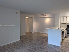 560 S Park Rd in Hollywood, FL - Building Photo
