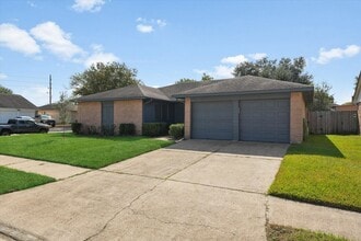 16703 Pebbleglen Dr in Houston, TX - Building Photo - Building Photo