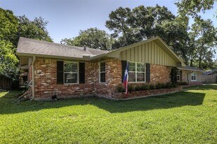 1418 Shadow Bend Dr, Unit B-14 in Houston, TX - Building Photo - Building Photo