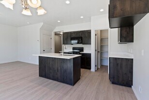 728 N Old Fort Dr in Spanish Fork, UT - Building Photo