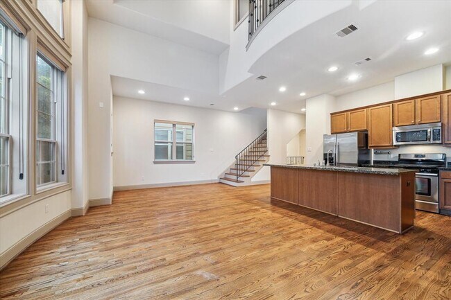 property at 1604 Ennis St