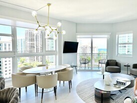 19900 E Country Club Dr in Aventura, FL - Building Photo