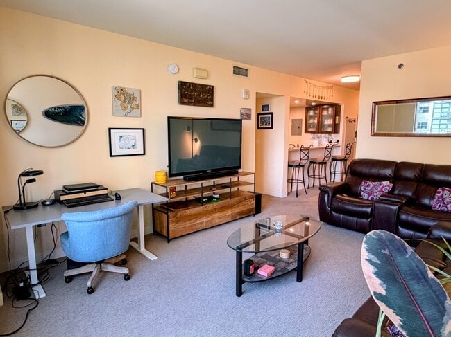 property at 425 W Beech St