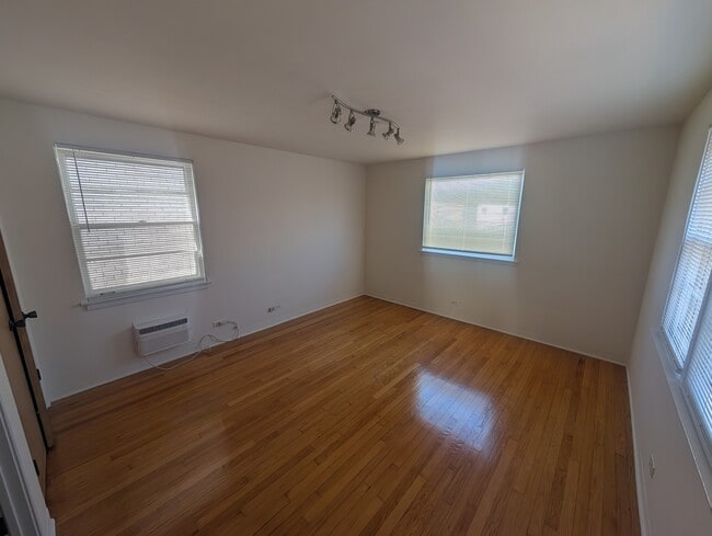 2736 W Farragut Ave, Unit 2