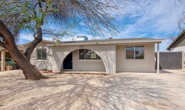 5530 W La Reata Ave in Phoenix, AZ - Building Photo - Building Photo