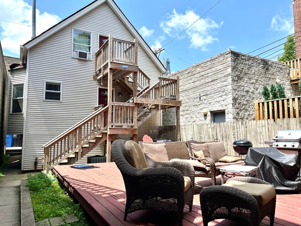 3740 N Janssen Ave in Chicago, IL - Building Photo