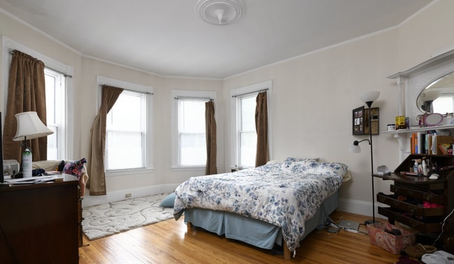 10 Trowbridge St, Unit 1 in Cambridge, MA - Foto de edificio - Building Photo