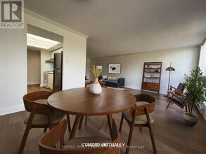 5 Kenneth Ave in Toronto, ON - Building Photo - Building Photo