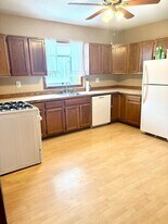 74 Vernon St, Unit Unit 1 in Wakefield, MA - Building Photo