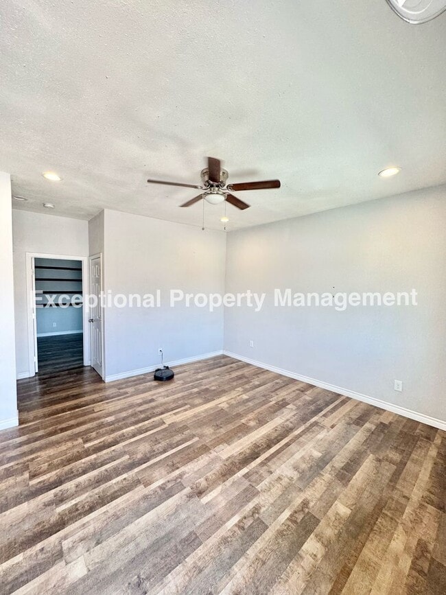 246 E 27th St in San Bernardino, CA - Foto de edificio - Building Photo