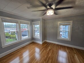 11 Shamrock St, Unit 1 in Worcester, MA - Foto de edificio - Building Photo