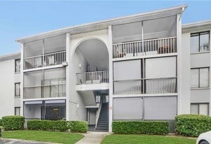 1122 S Pine Ridge Cir in Sanford, FL - Building Photo
