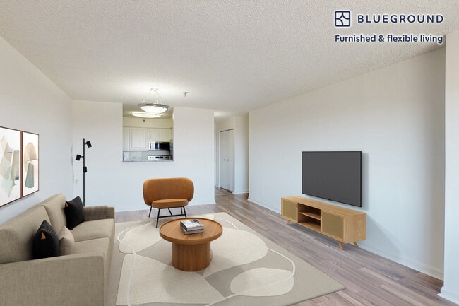 2251 Pimmit Dr in Falls Church, VA - Building Photo - Building Photo