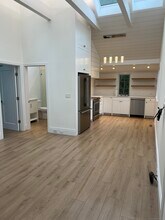 693 Boston Post Rd in Darien, CT - Building Photo - Building Photo
