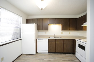 The Place Apartments in Wichita, KS - Building Photo - Interior Photo