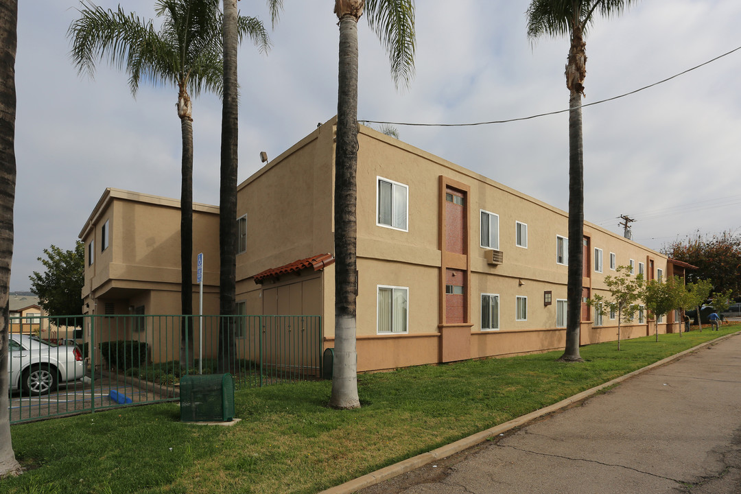 Plaza Verde Apartments in El Cajon, CA - Foto de edificio