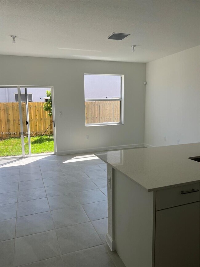 1727 SE 26th Ter in Homestead, FL - Building Photo - Building Photo