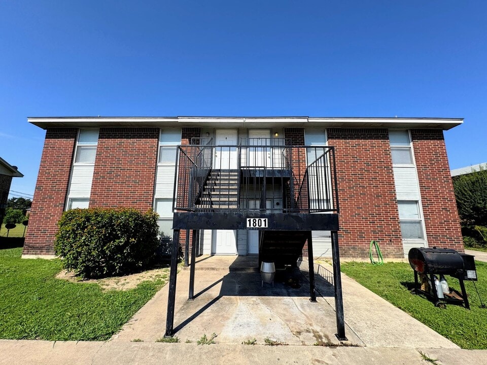 1801 Cedarhill Dr in Killeen, TX - Foto de edificio