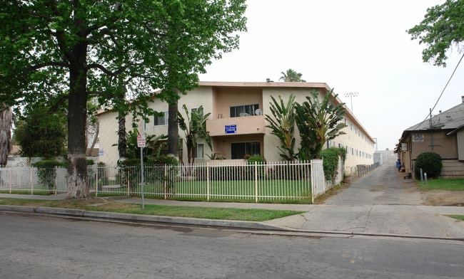 Paz Villas in Panorama City, CA - Foto de edificio - Building Photo