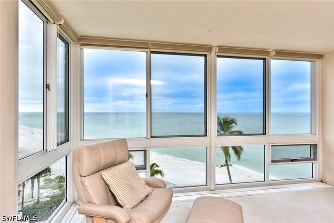 property at 2121 Gulf Shore Blvd N