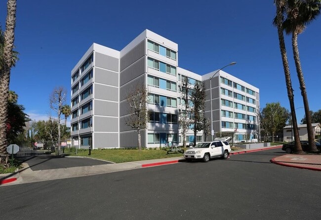 15211 Sherman Way in Los Angeles, CA - Building Photo - Building Photo