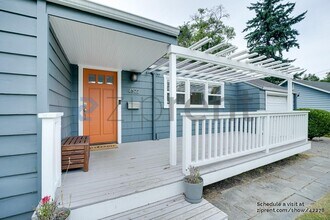 4522 NE 54th St in Seattle, WA - Building Photo - Building Photo