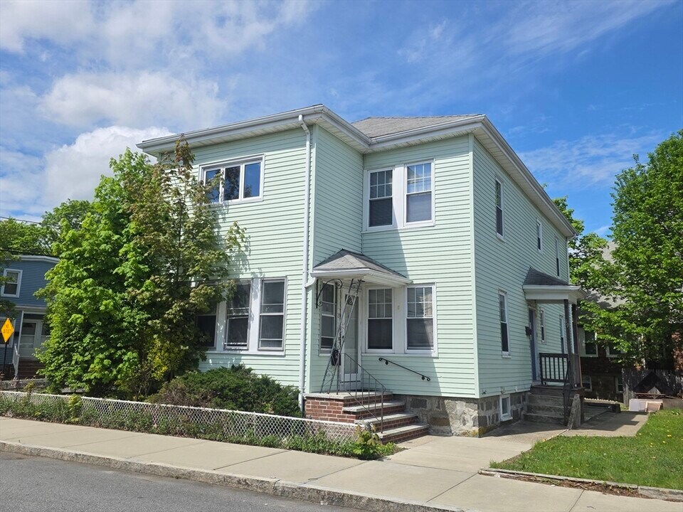 19 Fowler St in Quincy, MA - Building Photo