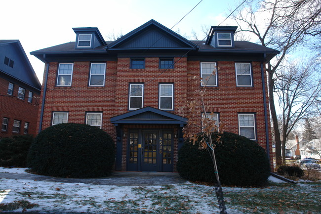 4526 University Ave in Des Moines, IA - Foto de edificio - Building Photo