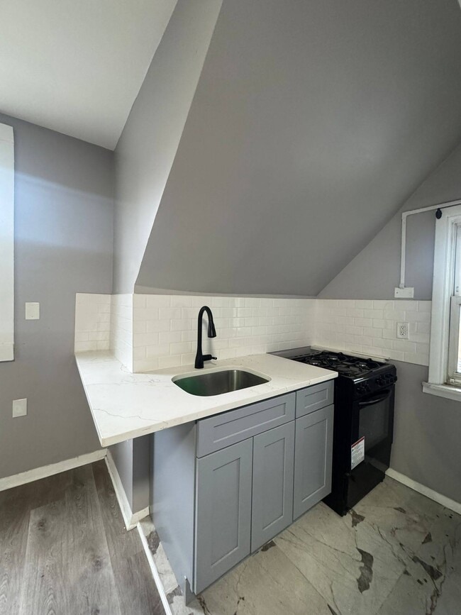 72 Linden Ave, Unit 3