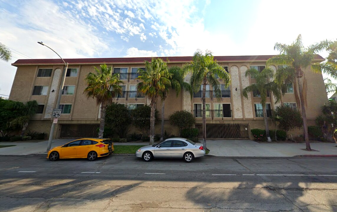 5959 E Naples Plaza in Long Beach, CA - Building Photo