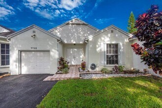7705 Forest Green Ln in Boynton Beach, FL - Building Photo - Building Photo