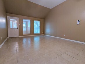 3815 Maple Dr in Conroe, TX - Foto de edificio - Building Photo