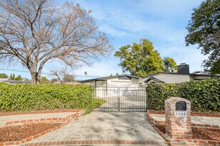 8666 Keokuk Ave in Winnetka, CA - Building Photo