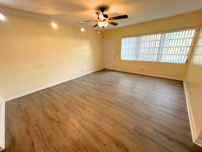 843 Twin Lakes Dr in Coral Springs, FL - Building Photo - Building Photo